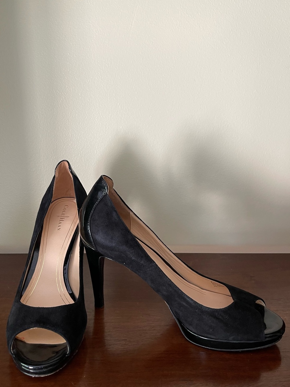 Cole Haan NikeAir Black Suede Peep Toe Platform Pumps Heels Size 8B